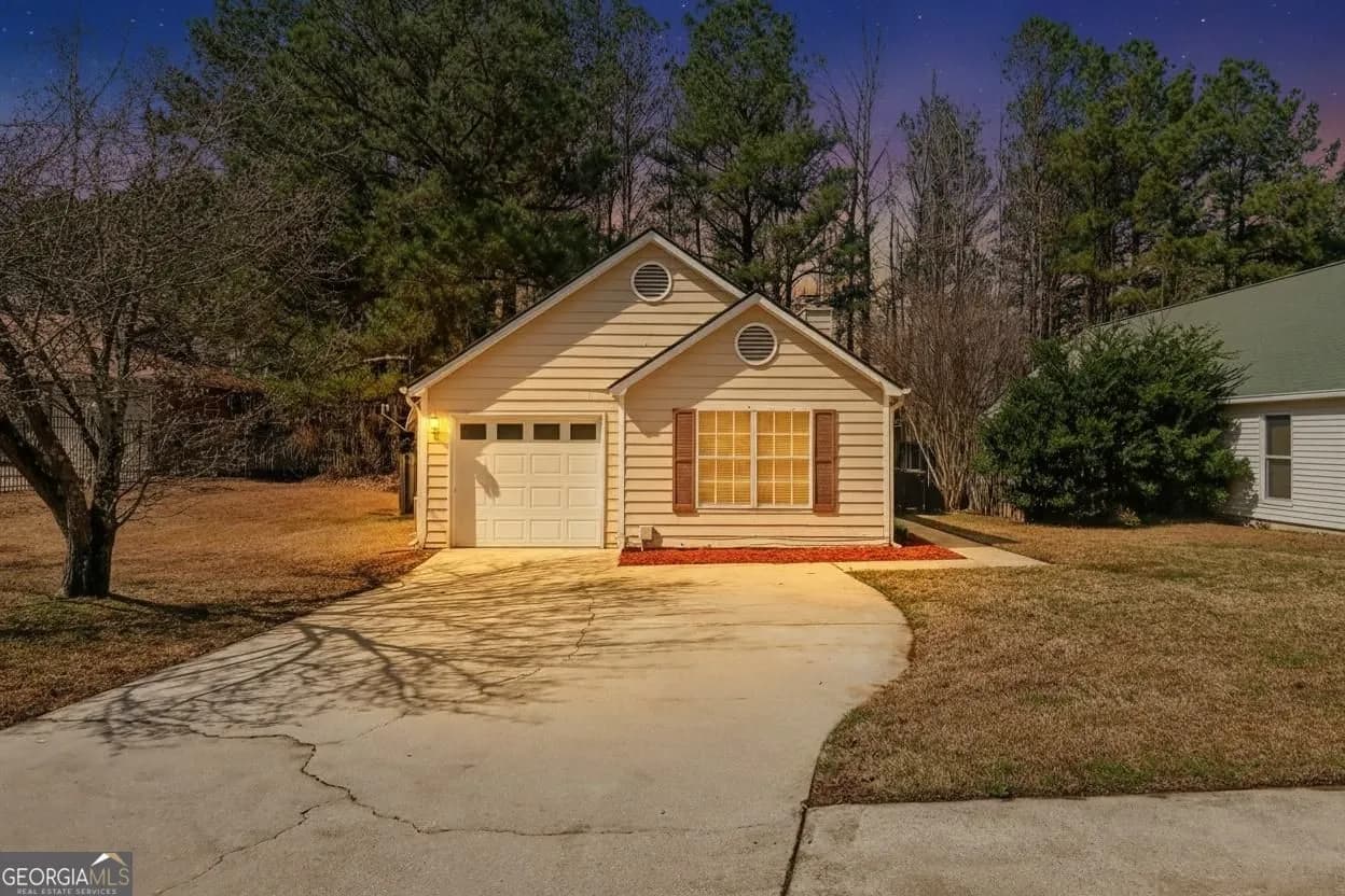 1493 Fall Creek Trce N, Douglasville