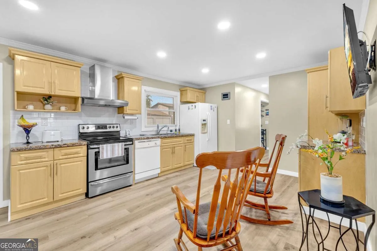 288 Valerie Cir — photo 8 of 25