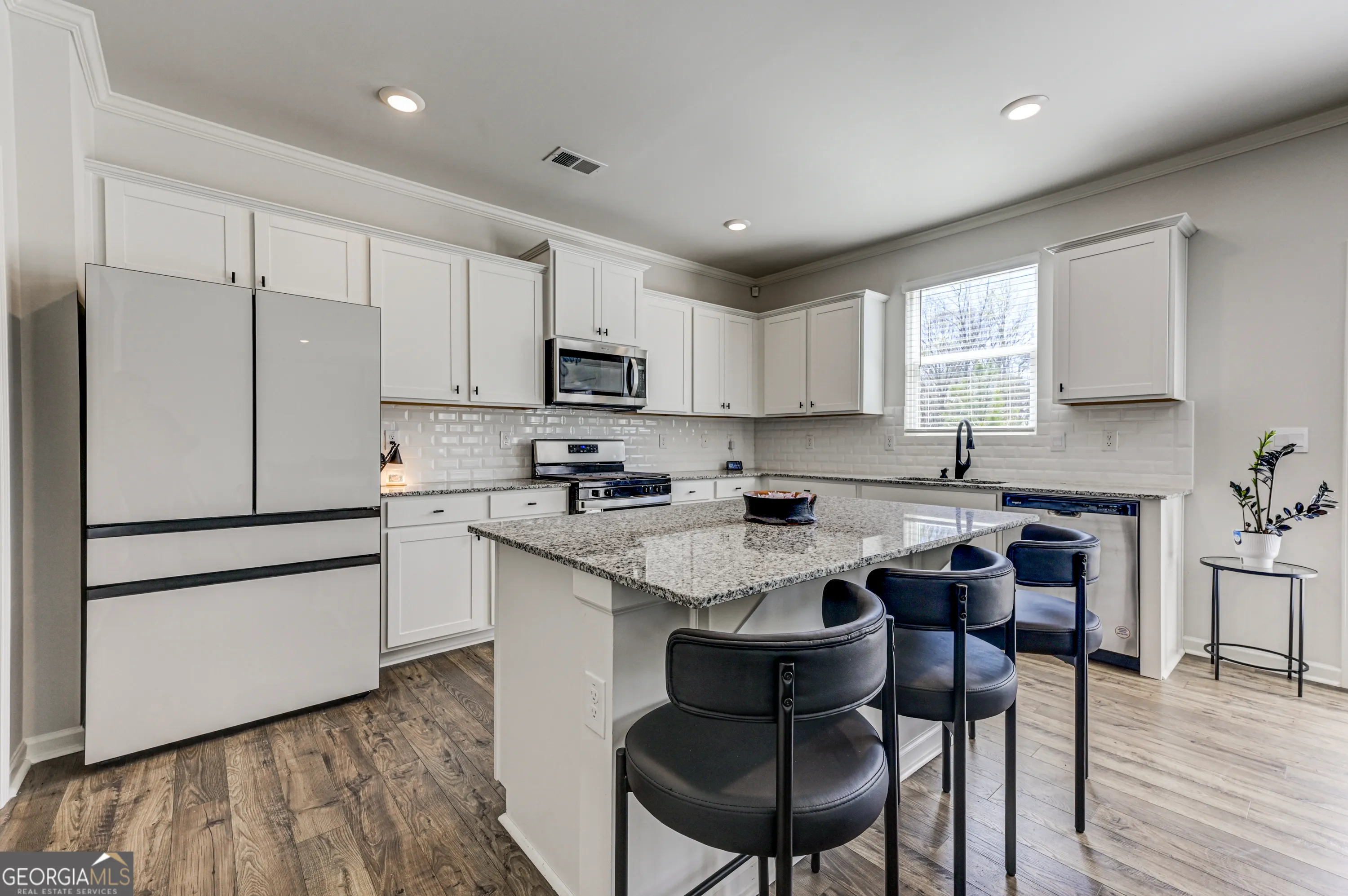 3154 Ellenton Dr — photo 6 of 42