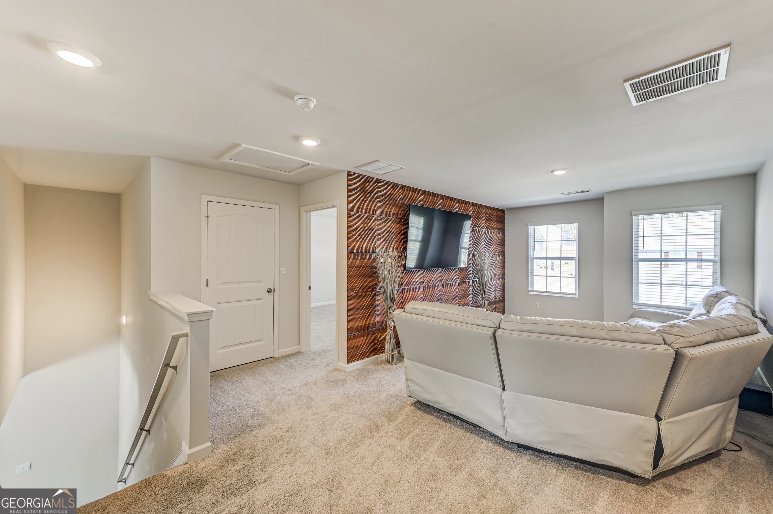 3154 Ellenton Dr — photo 15 of 42