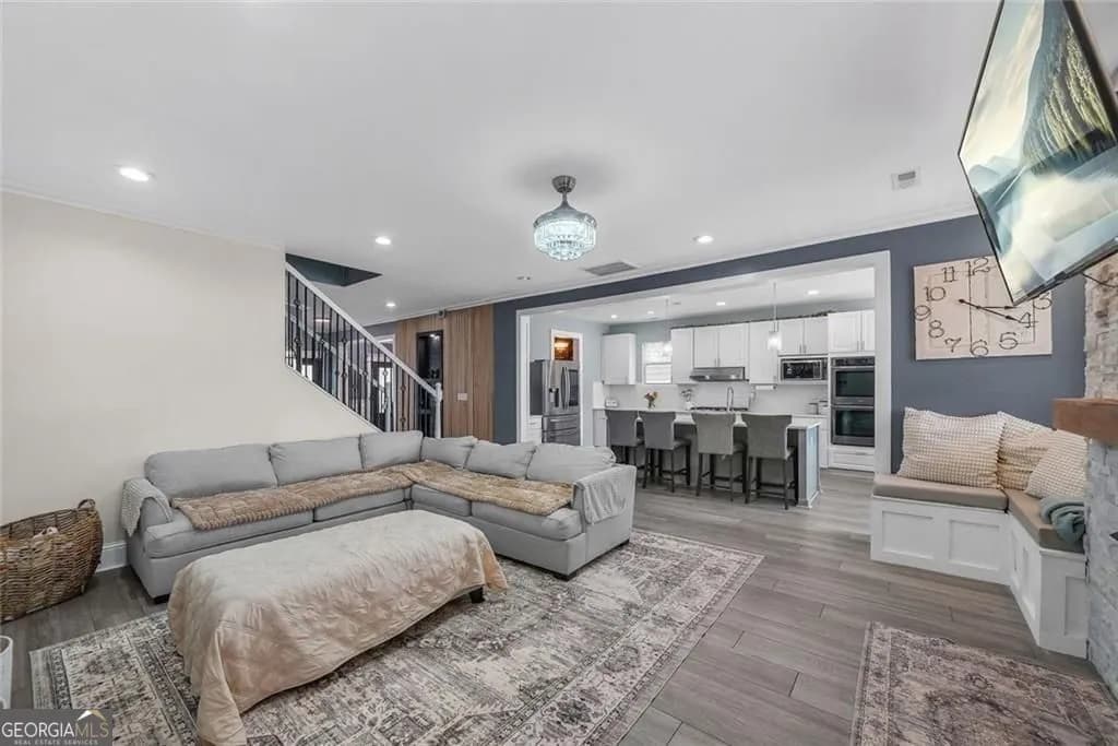 9904 Ashford Green Way — photo 8 of 78