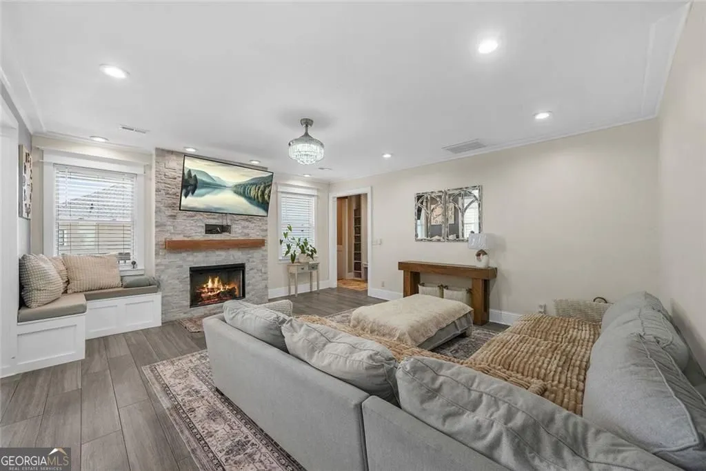 9904 Ashford Green Way — photo 7 of 78