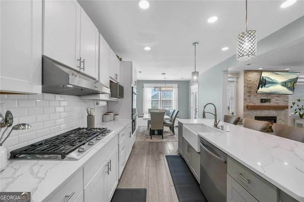 9904 Ashford Green Way — photo 4 of 78