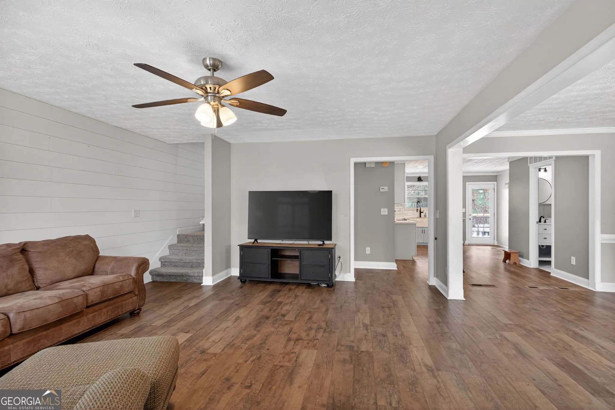 531 Huntington Trl — photo 7 of 41