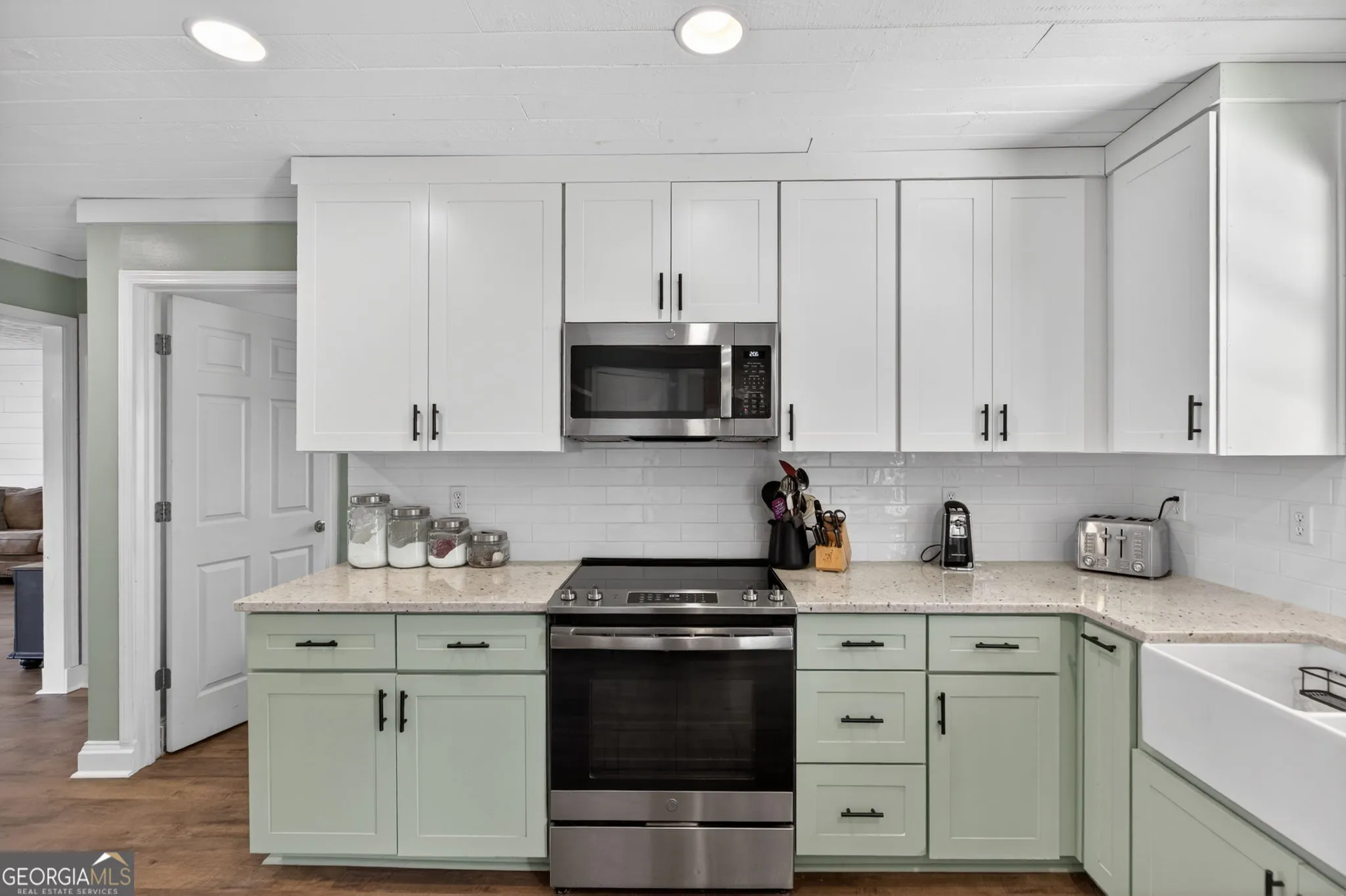 531 Huntington Trl — photo 11 of 41