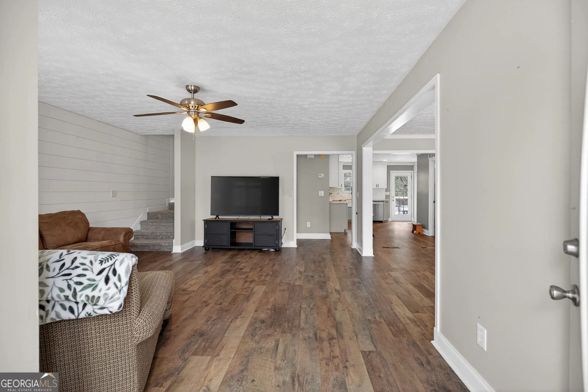 531 Huntington Trl — photo 4 of 41