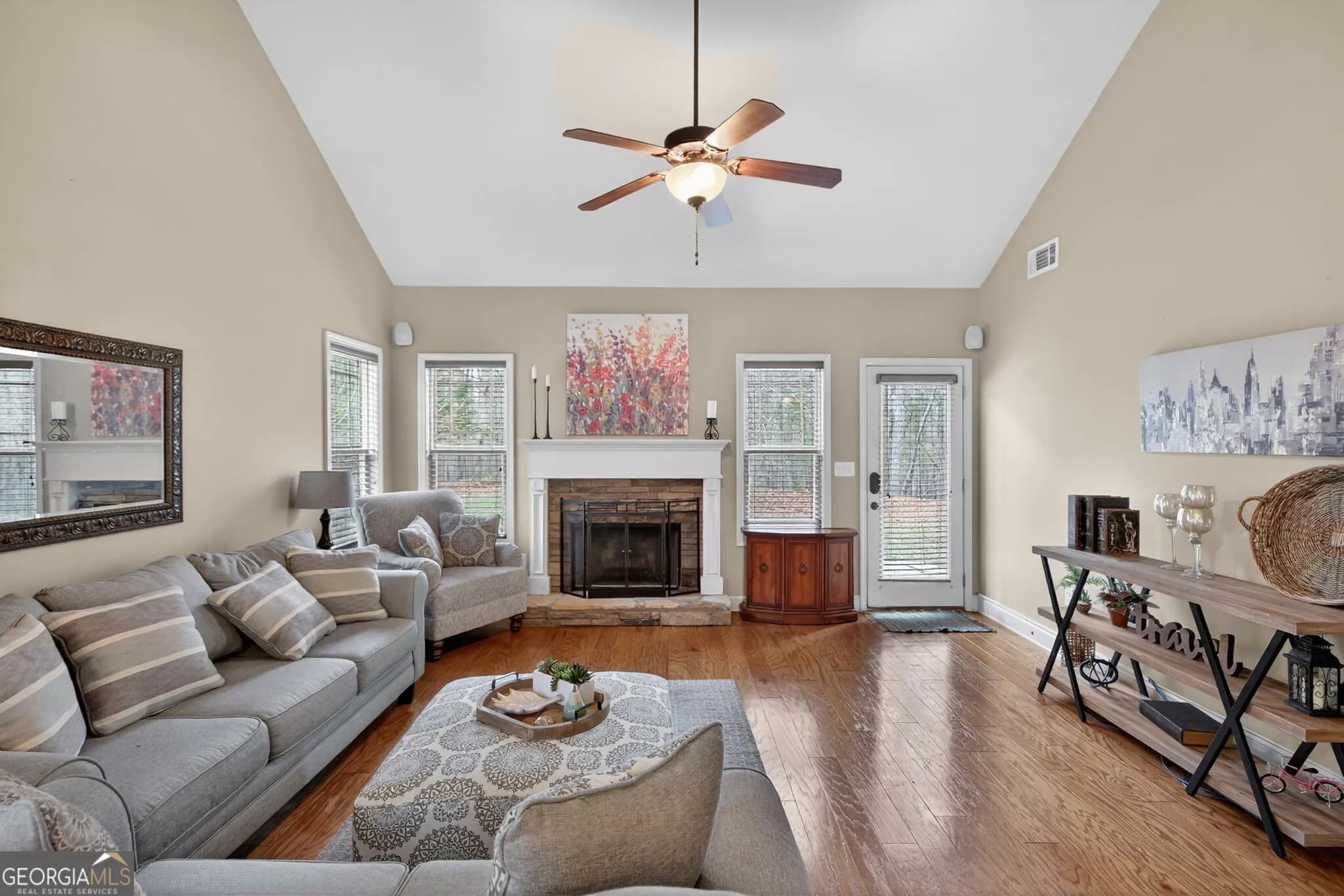 3131 Sweetbriar Dr — photo 4 of 61