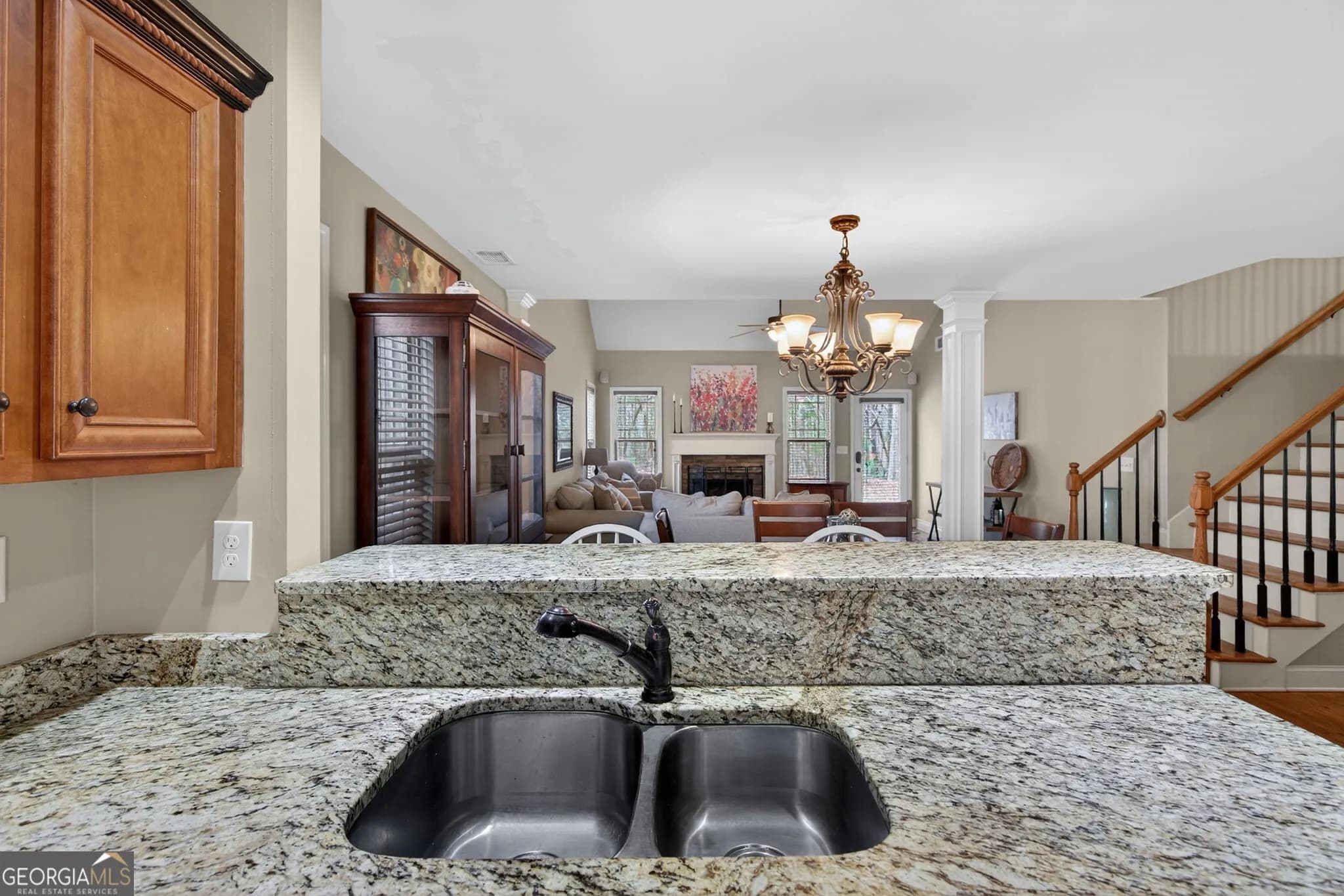 3131 Sweetbriar Dr — photo 3 of 61
