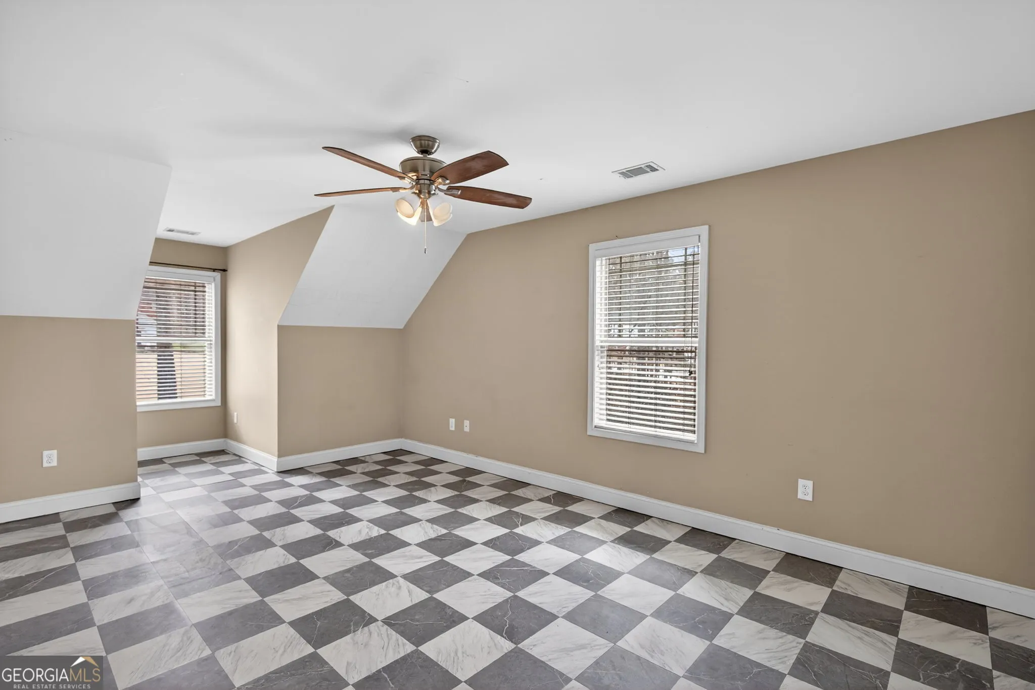 3131 Sweetbriar Dr — photo 18 of 61