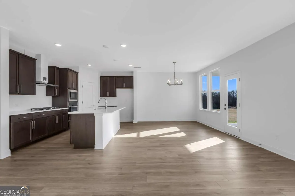 165 Willow Bend Rd — photo 8 of 43