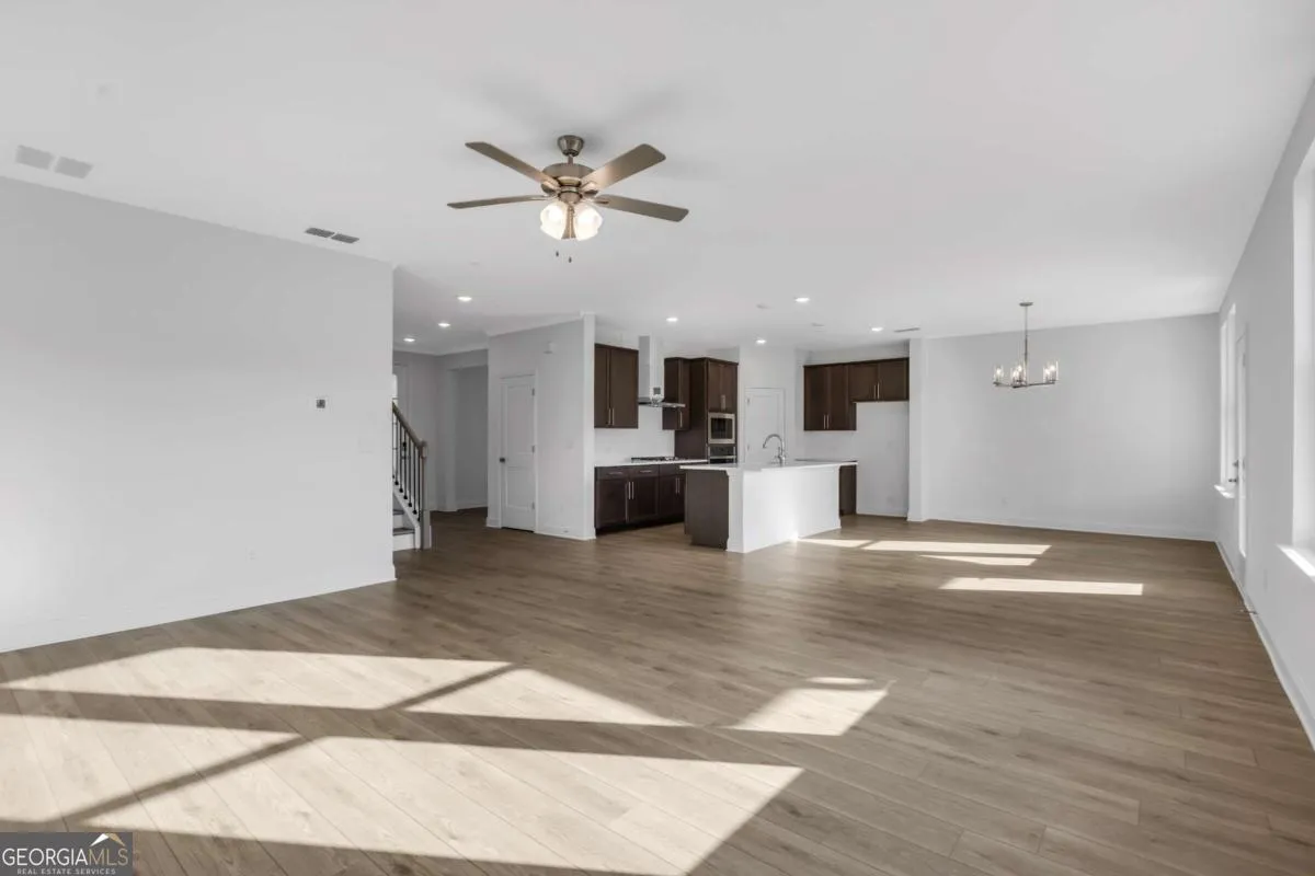 165 Willow Bend Rd — photo 9 of 43