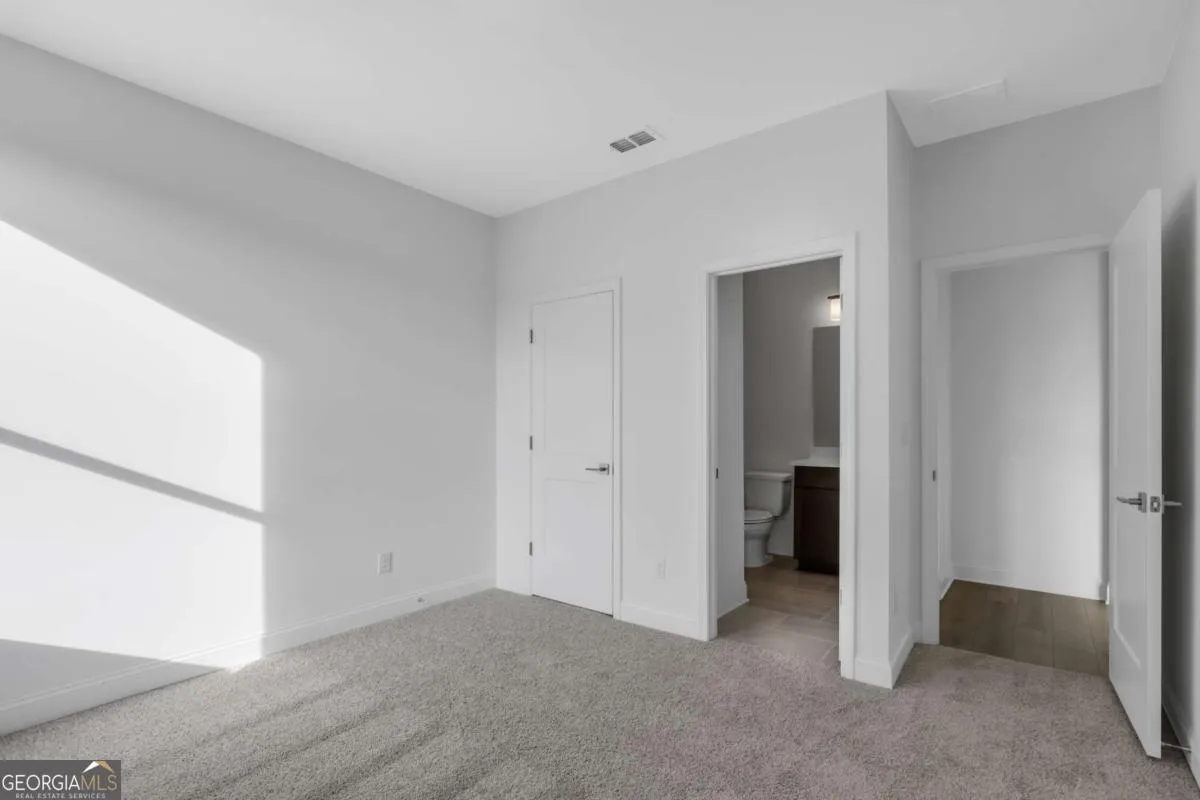 165 Willow Bend Rd — photo 12 of 43