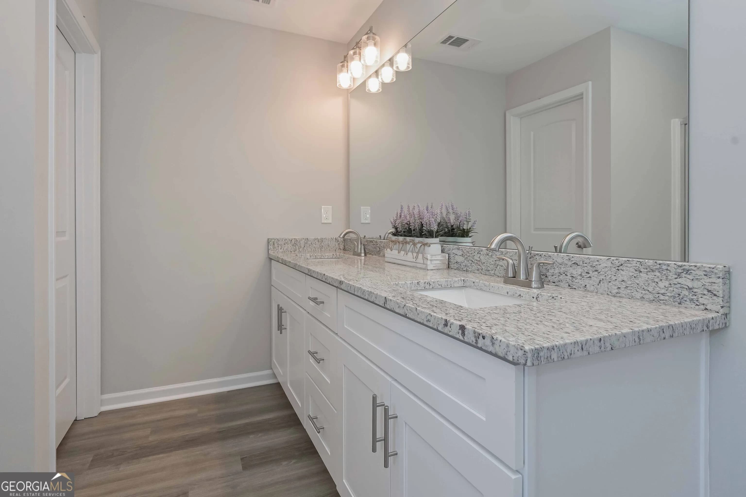 2690 Fareed St — photo 9 of 35