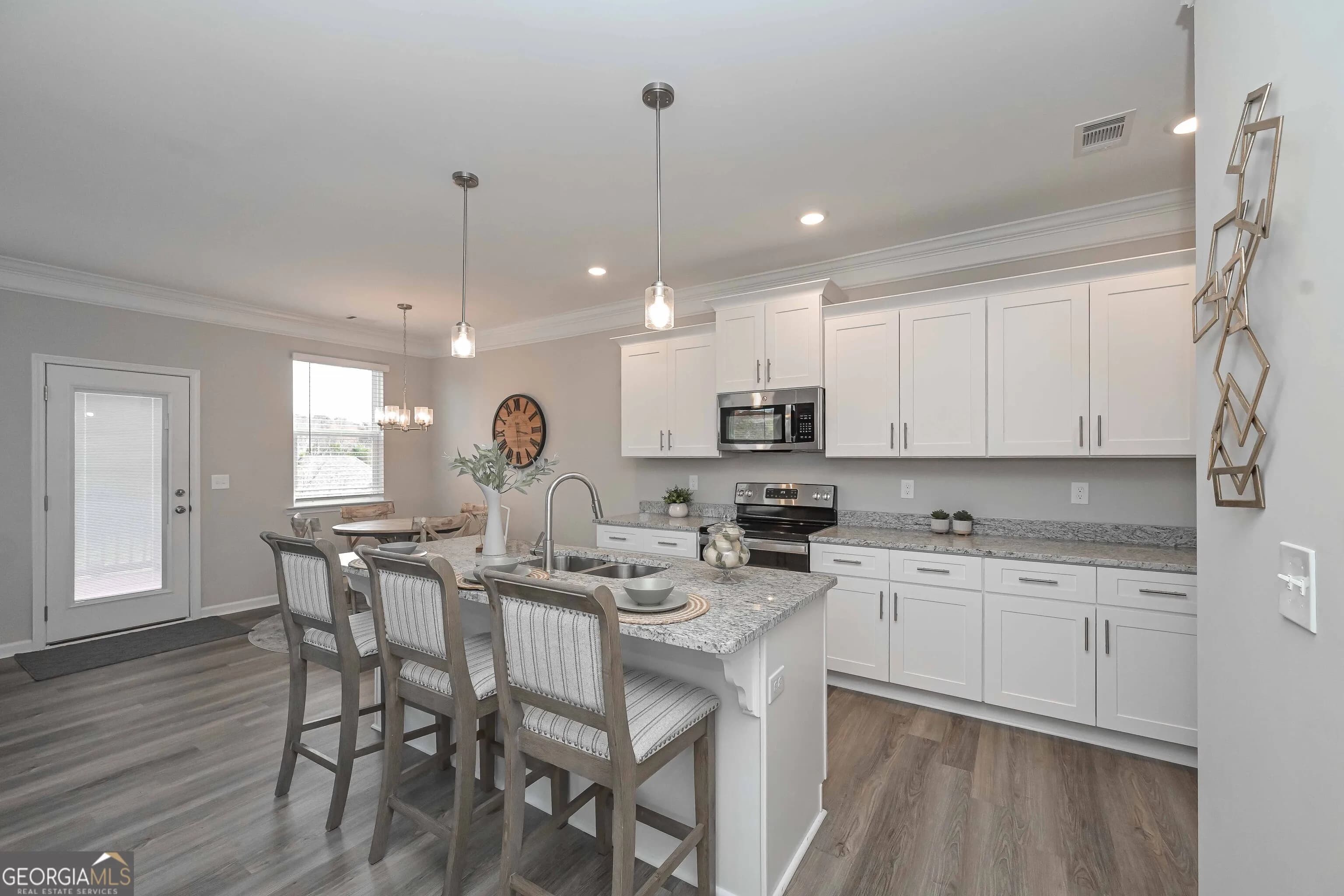 2690 Fareed St — photo 6 of 35