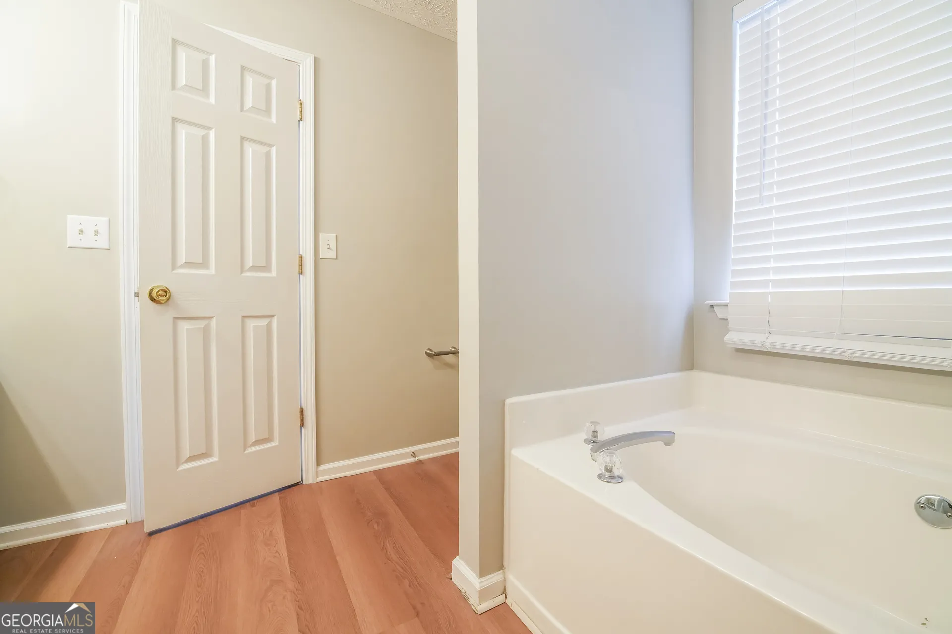 209 Cornell Ct — photo 4 of 22