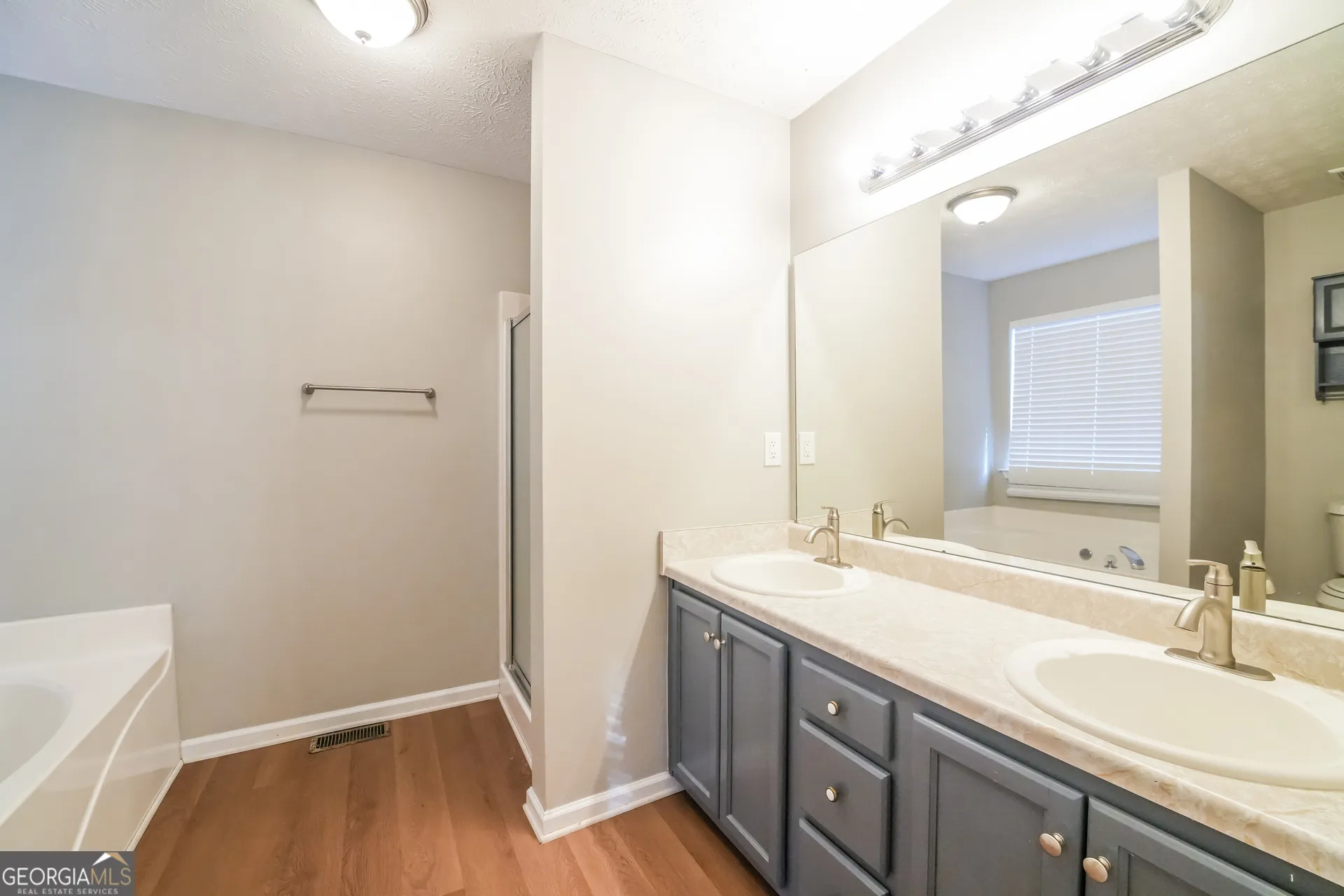 209 Cornell Ct — photo 3 of 22