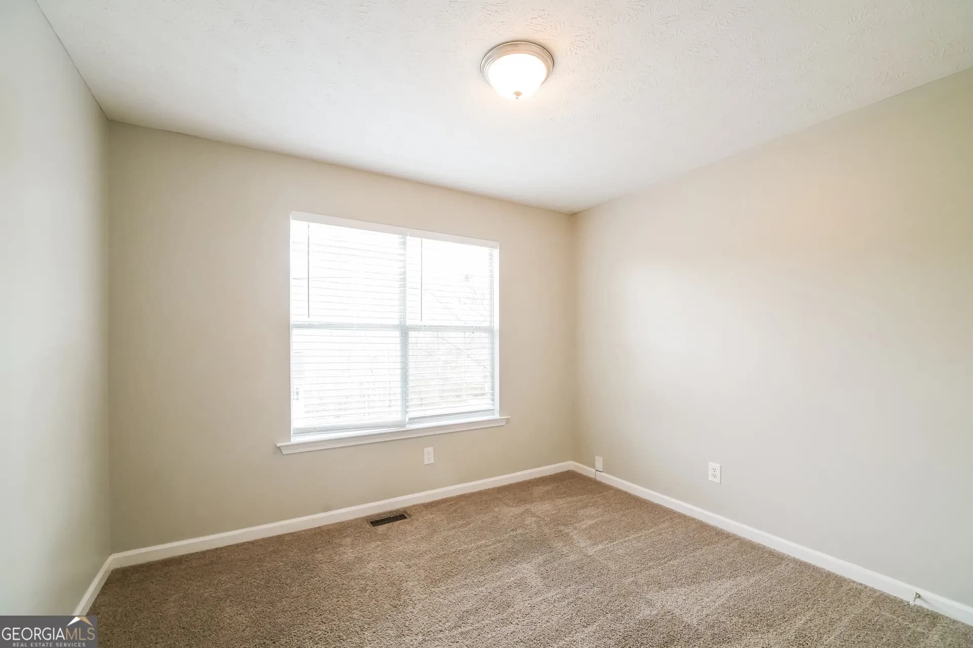 209 Cornell Ct — photo 5 of 22