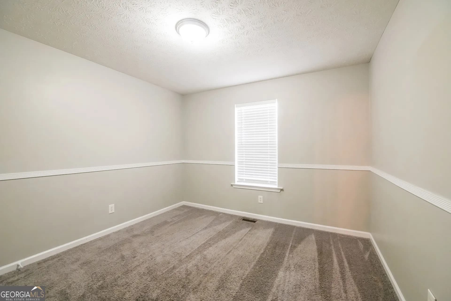 209 Cornell Ct — photo 7 of 22