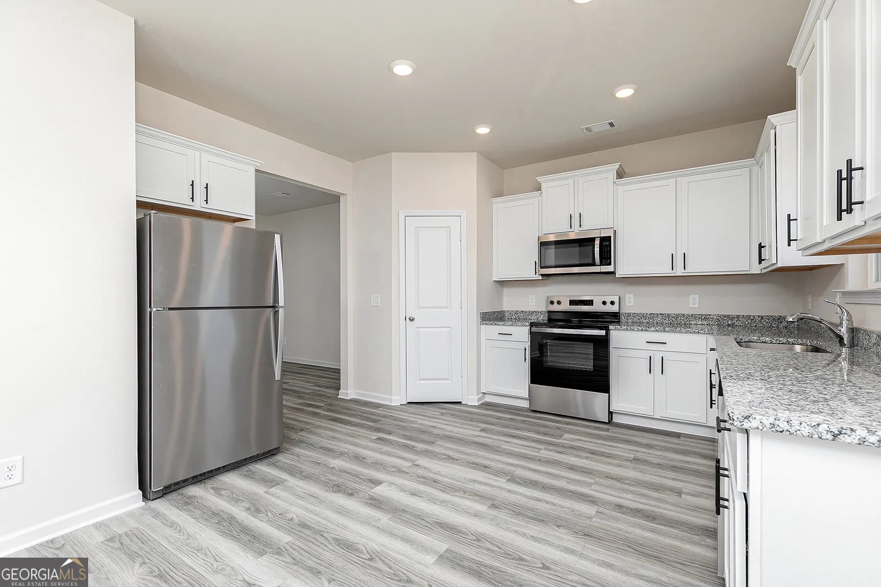 620 Mackenzie Cv — photo 3 of 19