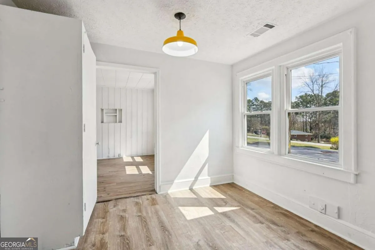 824 Temple Rd — photo 3 of 63