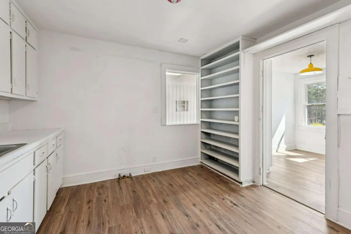824 Temple Rd — photo 8 of 63