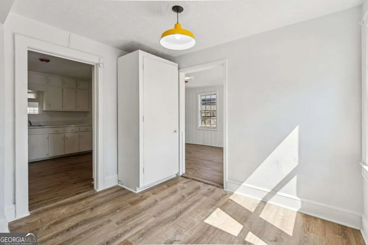 824 Temple Rd — photo 4 of 63