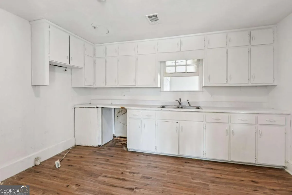824 Temple Rd — photo 5 of 63