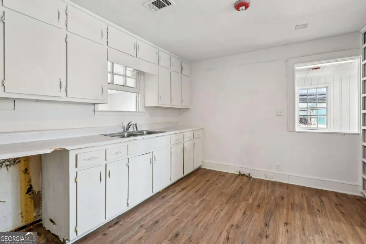 824 Temple Rd — photo 6 of 63