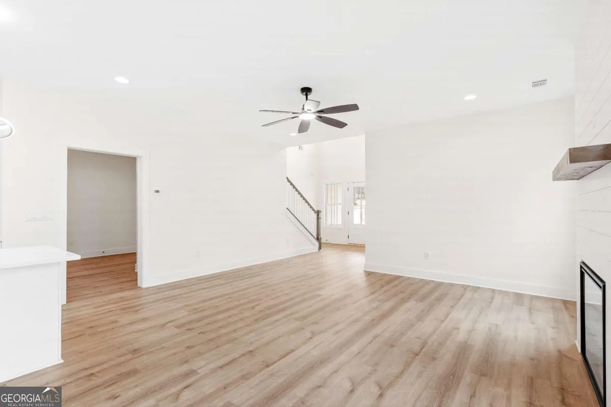 176 Paige St — photo 5 of 48