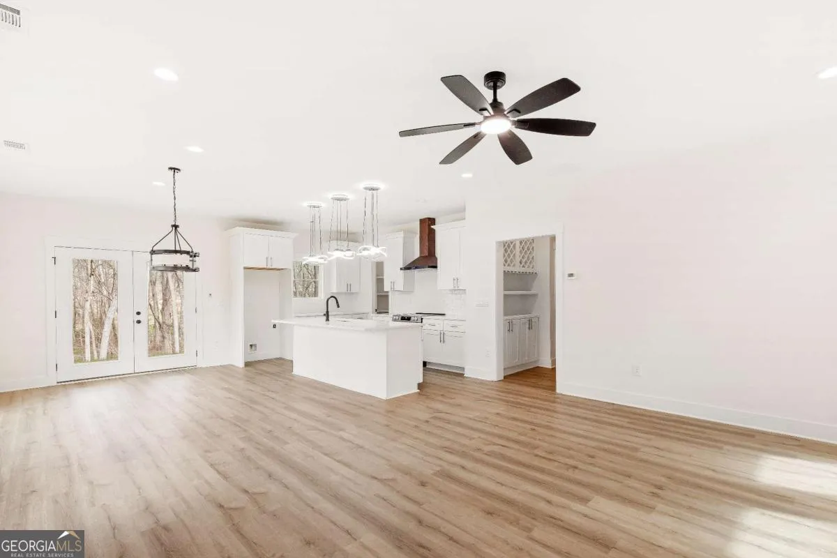 176 Paige St — photo 3 of 48