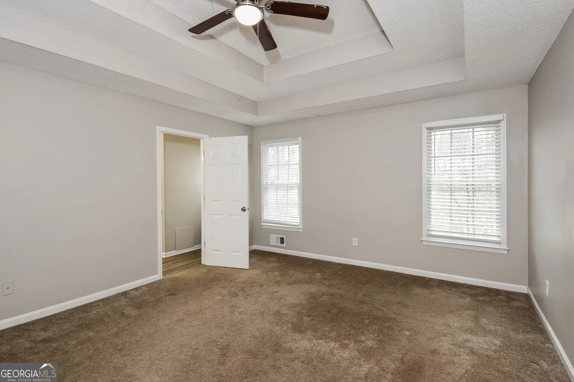 129 Wellington Ct — photo 3 of 22