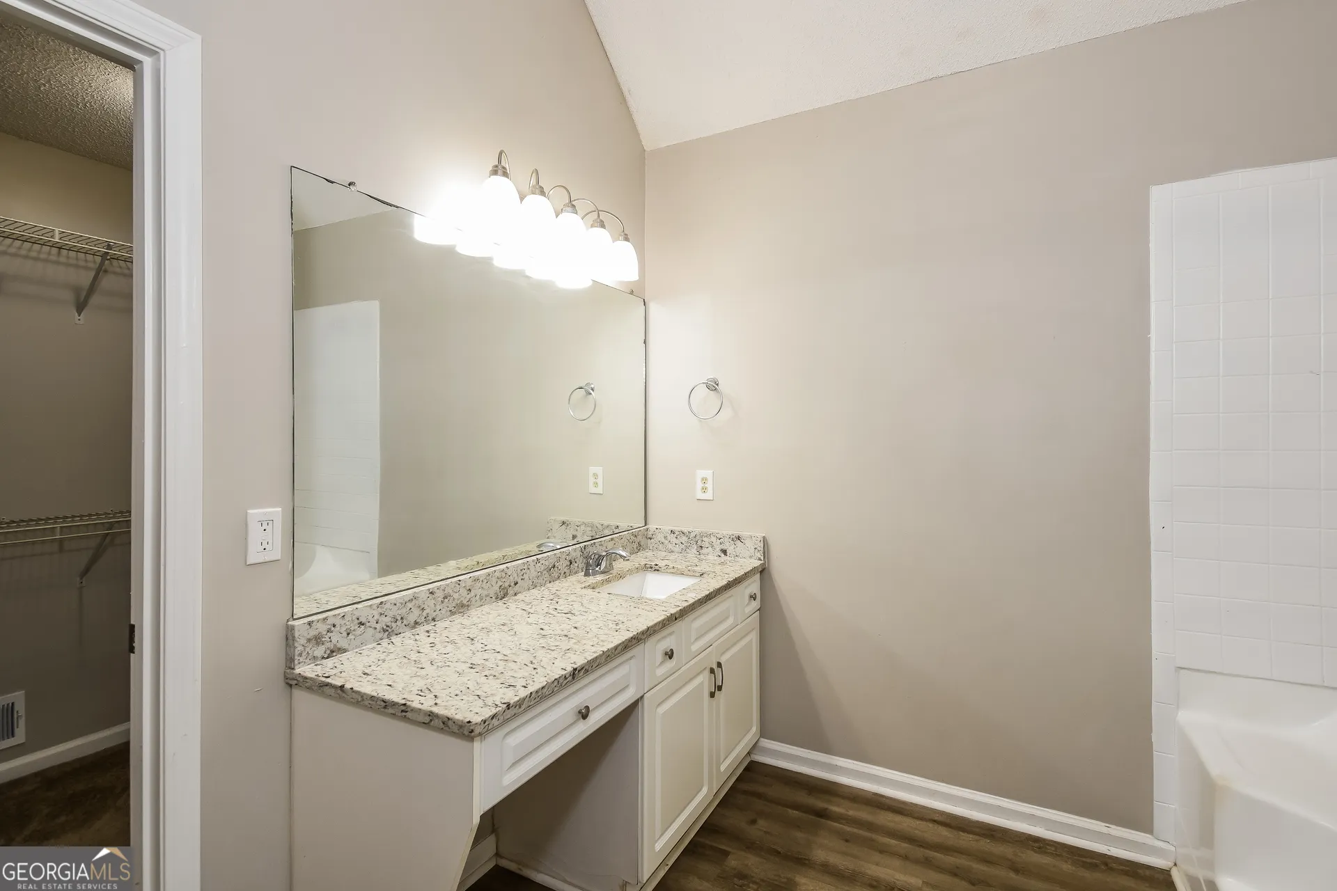 129 Wellington Ct — photo 5 of 22