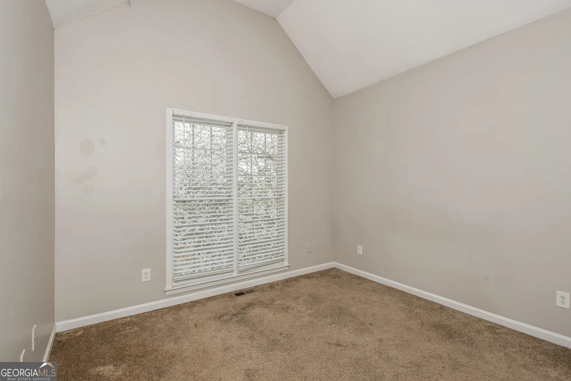 129 Wellington Ct — photo 6 of 22