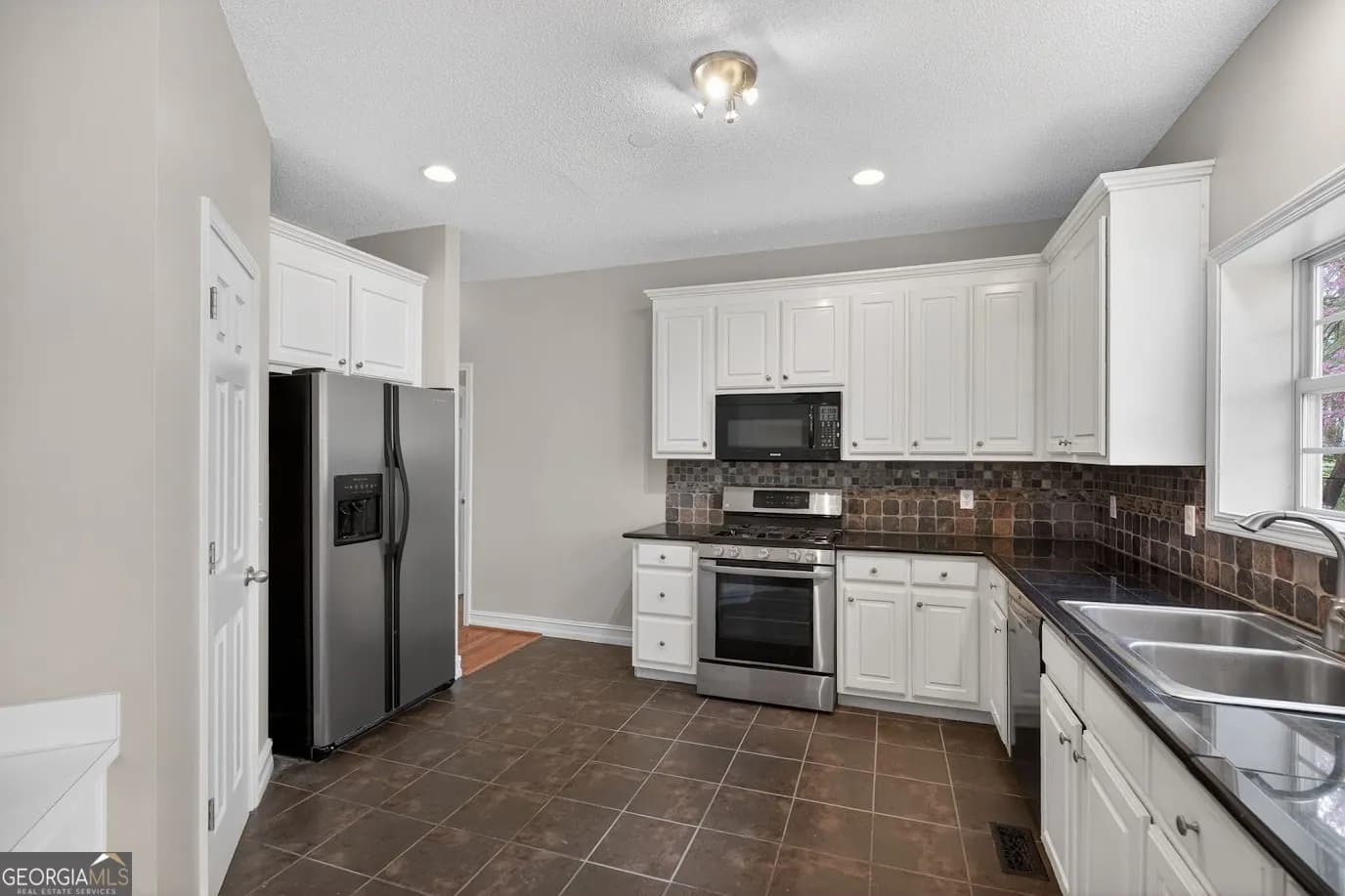 8993 Dornoch Cir — photo 10 of 62
