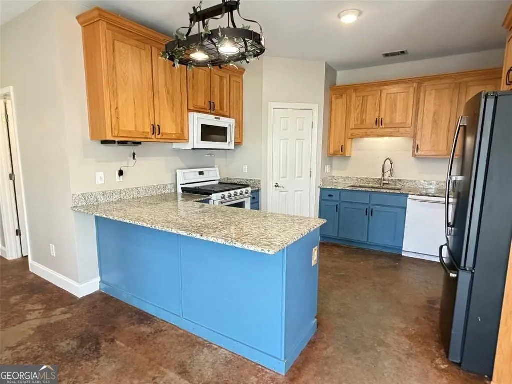 9011 Highpoint Rd — photo 15 of 69