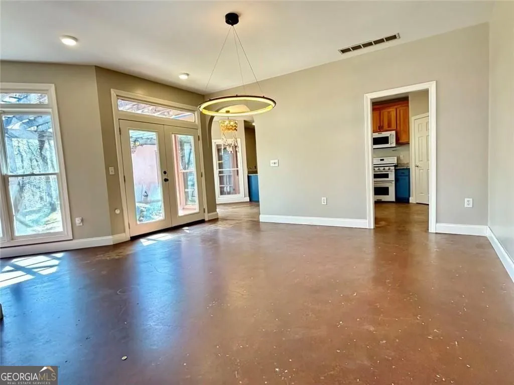 9011 Highpoint Rd — photo 10 of 69