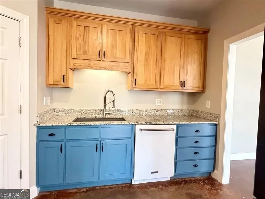 9011 Highpoint Rd — photo 14 of 69