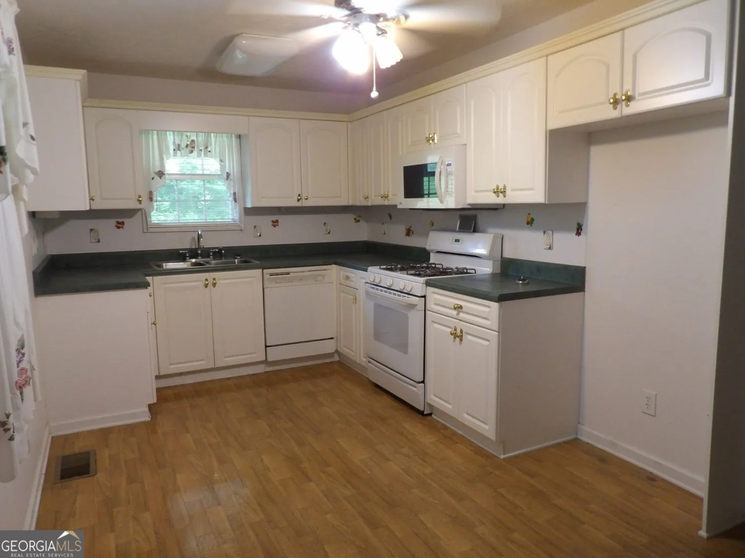 676 Graham Rd — photo 13 of 19