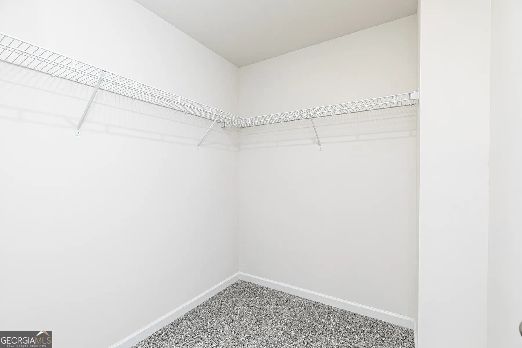 653 Mackenzie Cv — photo 4 of 13