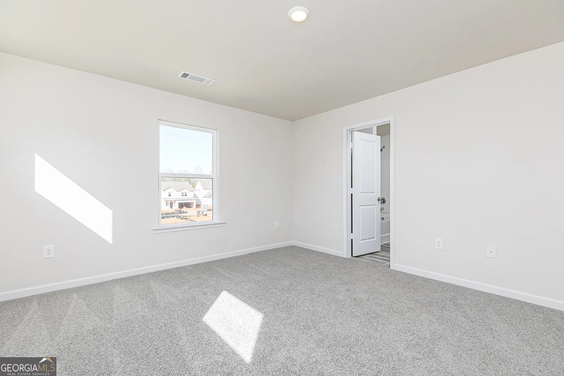 653 Mackenzie Cv — photo 11 of 13