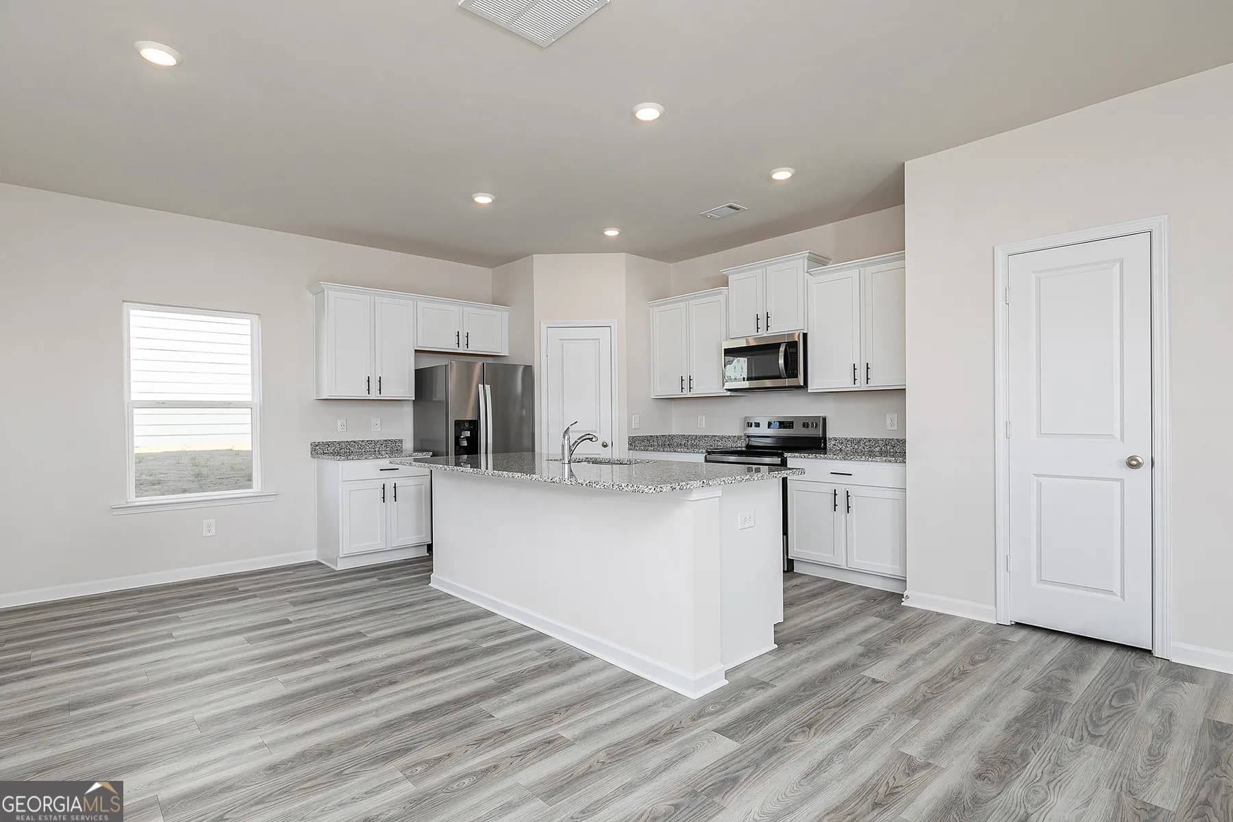 653 Mackenzie Cv — photo 8 of 13