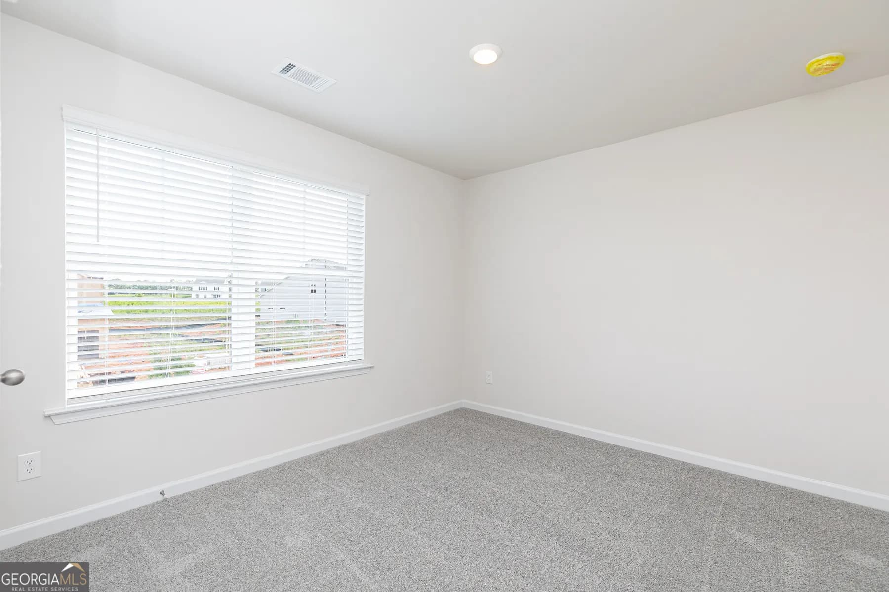 640 Mackenzie Cv — photo 3 of 13
