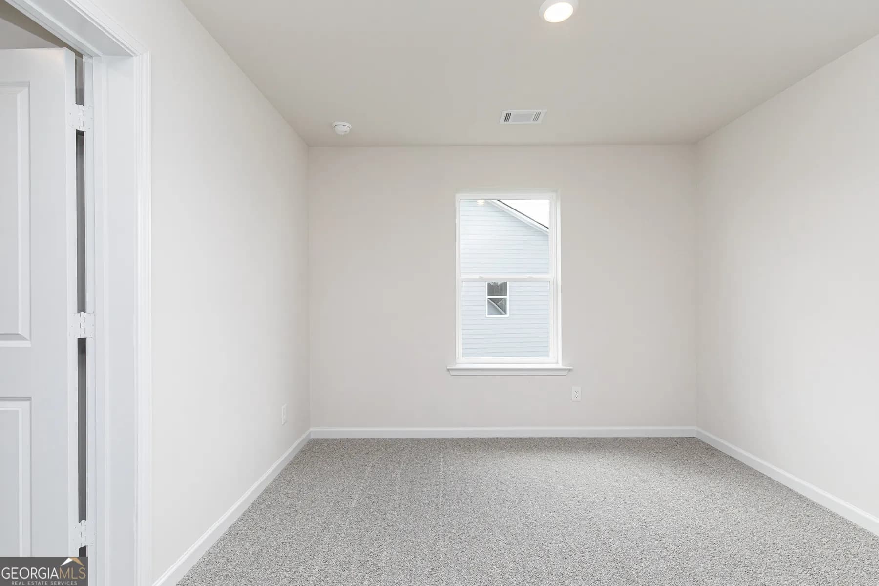 640 Mackenzie Cv — photo 4 of 13
