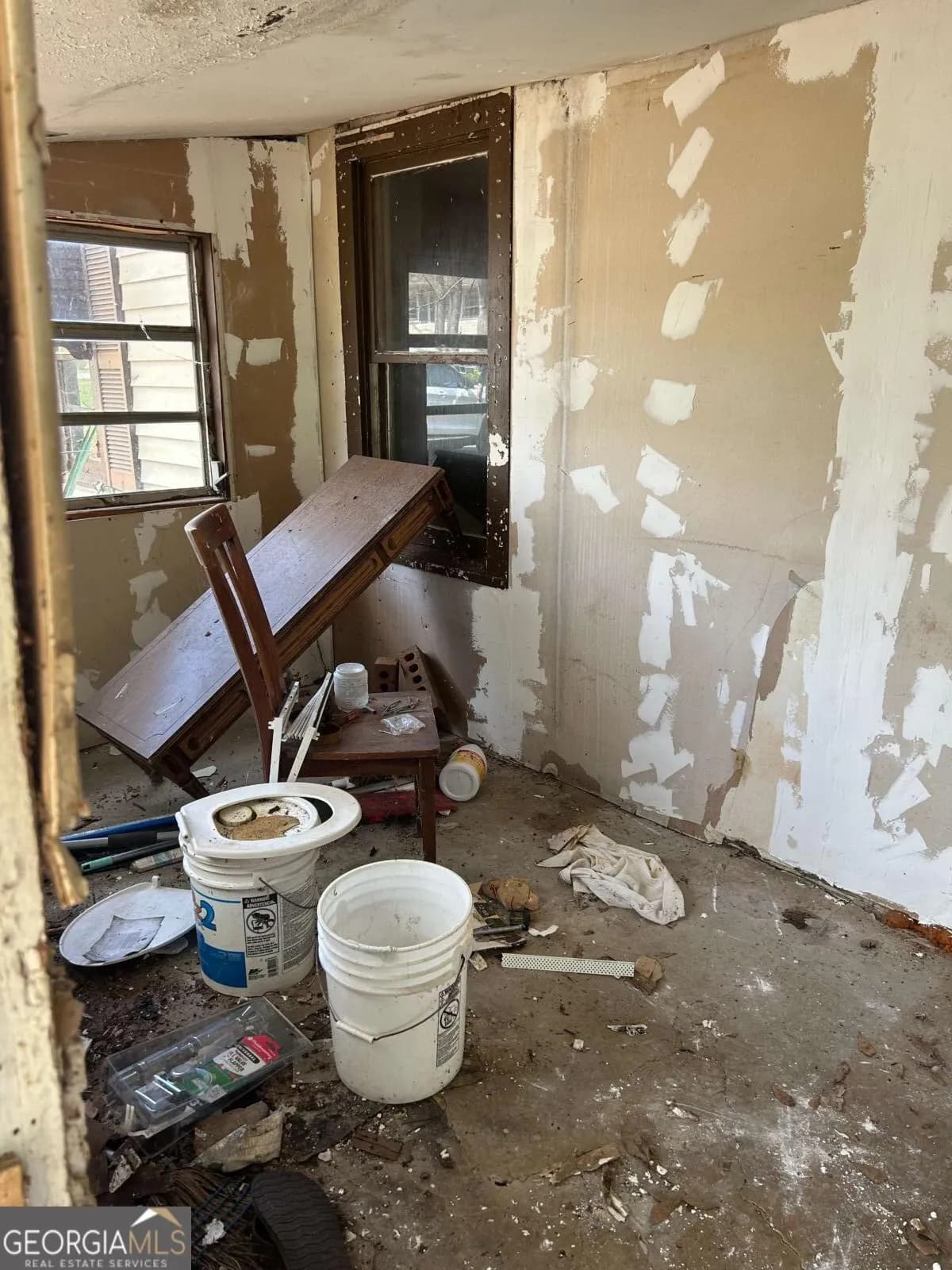 355 Whitfield Dr — photo 2 of 18
