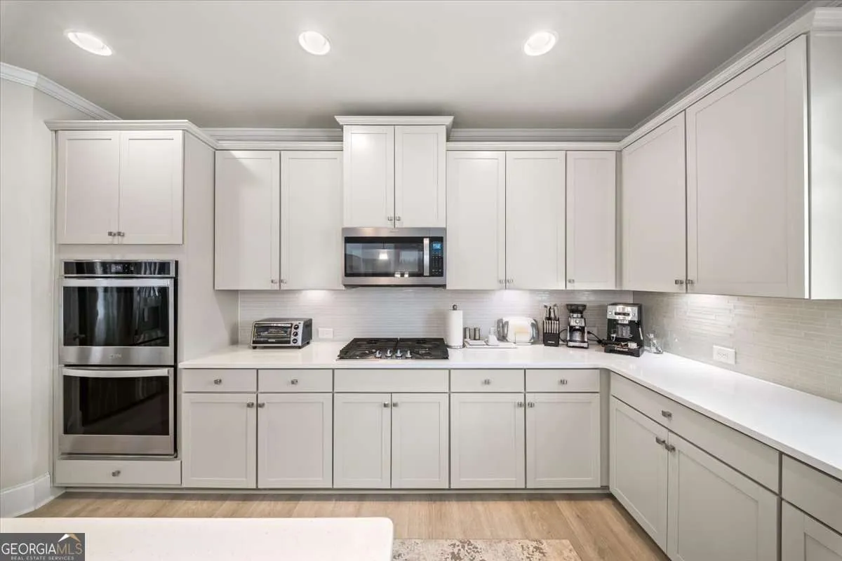 3202 Garden Hill Ln — photo 9 of 73