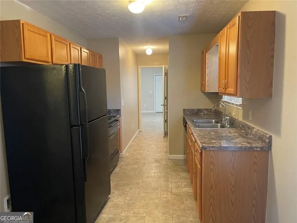 1391 Lakeview Pkwy — photo 3 of 23