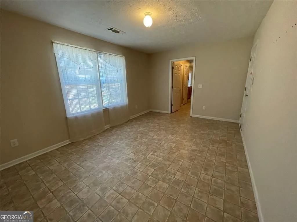 1391 Lakeview Pkwy — photo 12 of 23