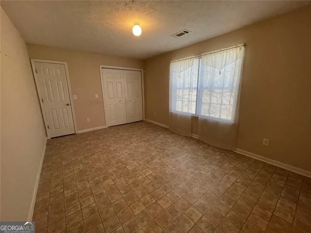 1391 Lakeview Pkwy — photo 14 of 23
