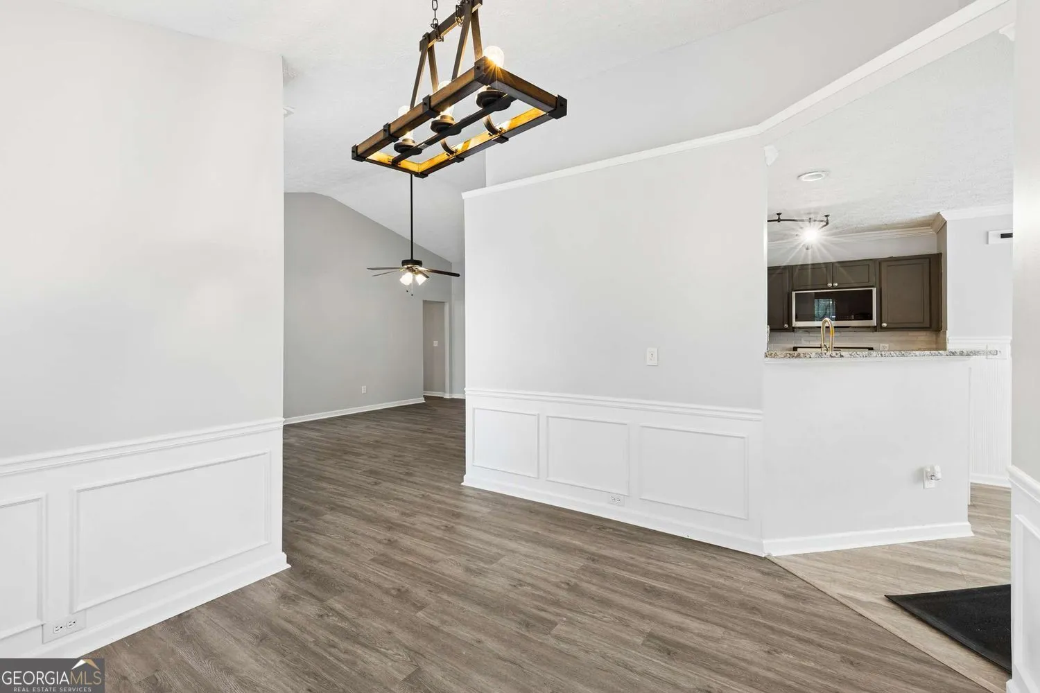 9880 Rivercliff Ln — photo 7 of 52