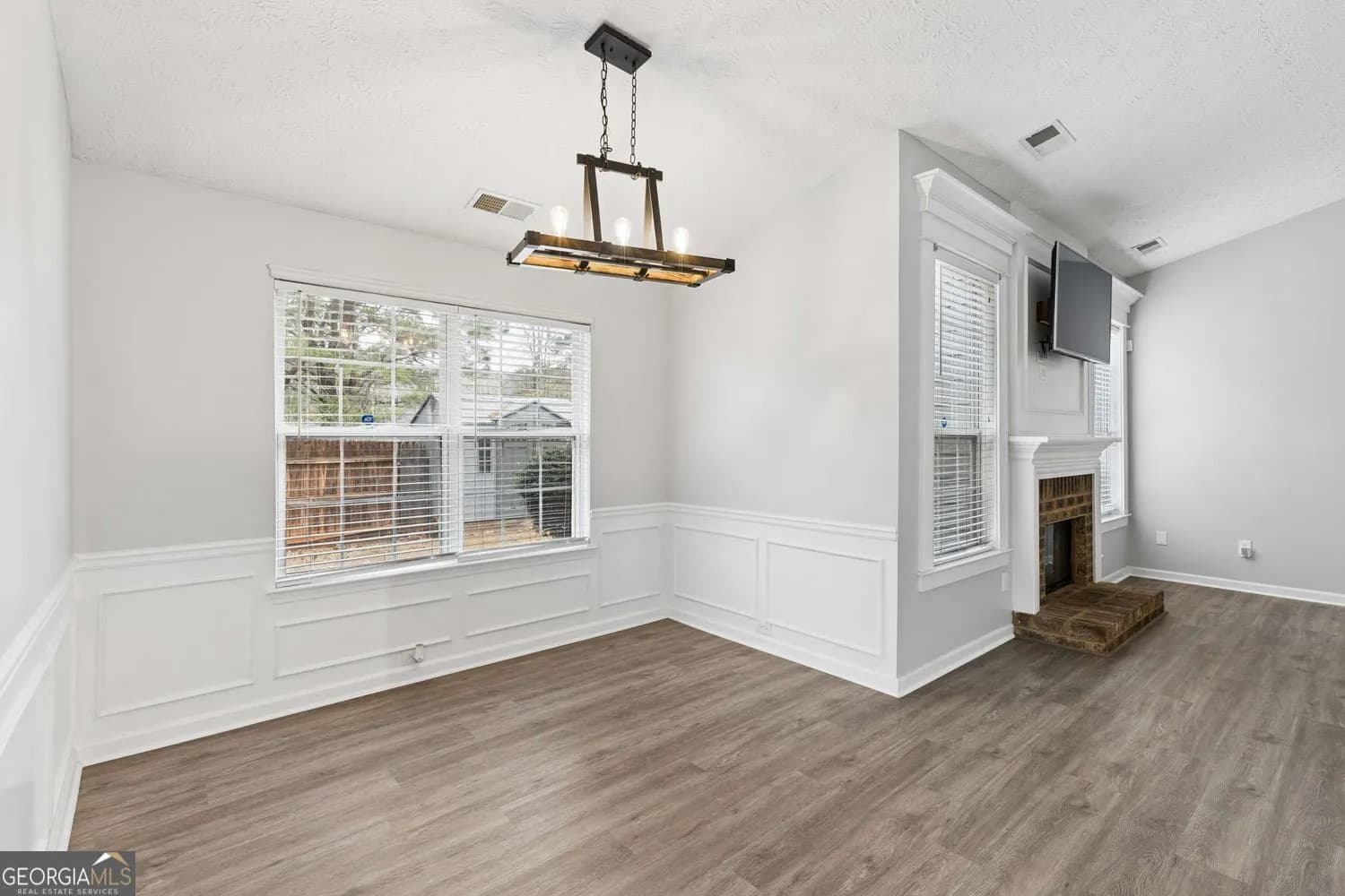 9880 Rivercliff Ln — photo 4 of 52
